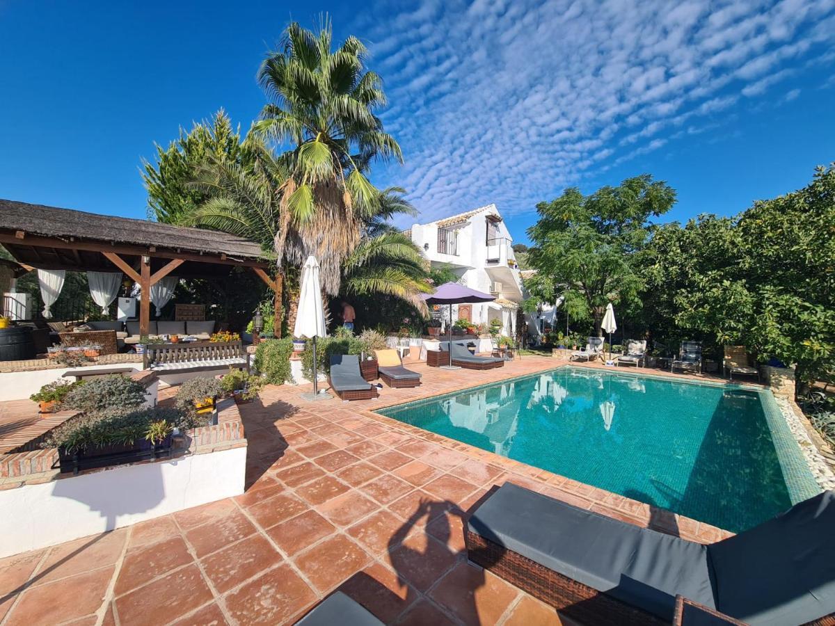 Bed and Breakfast Cortijo La Haza à Iznájar Extérieur photo