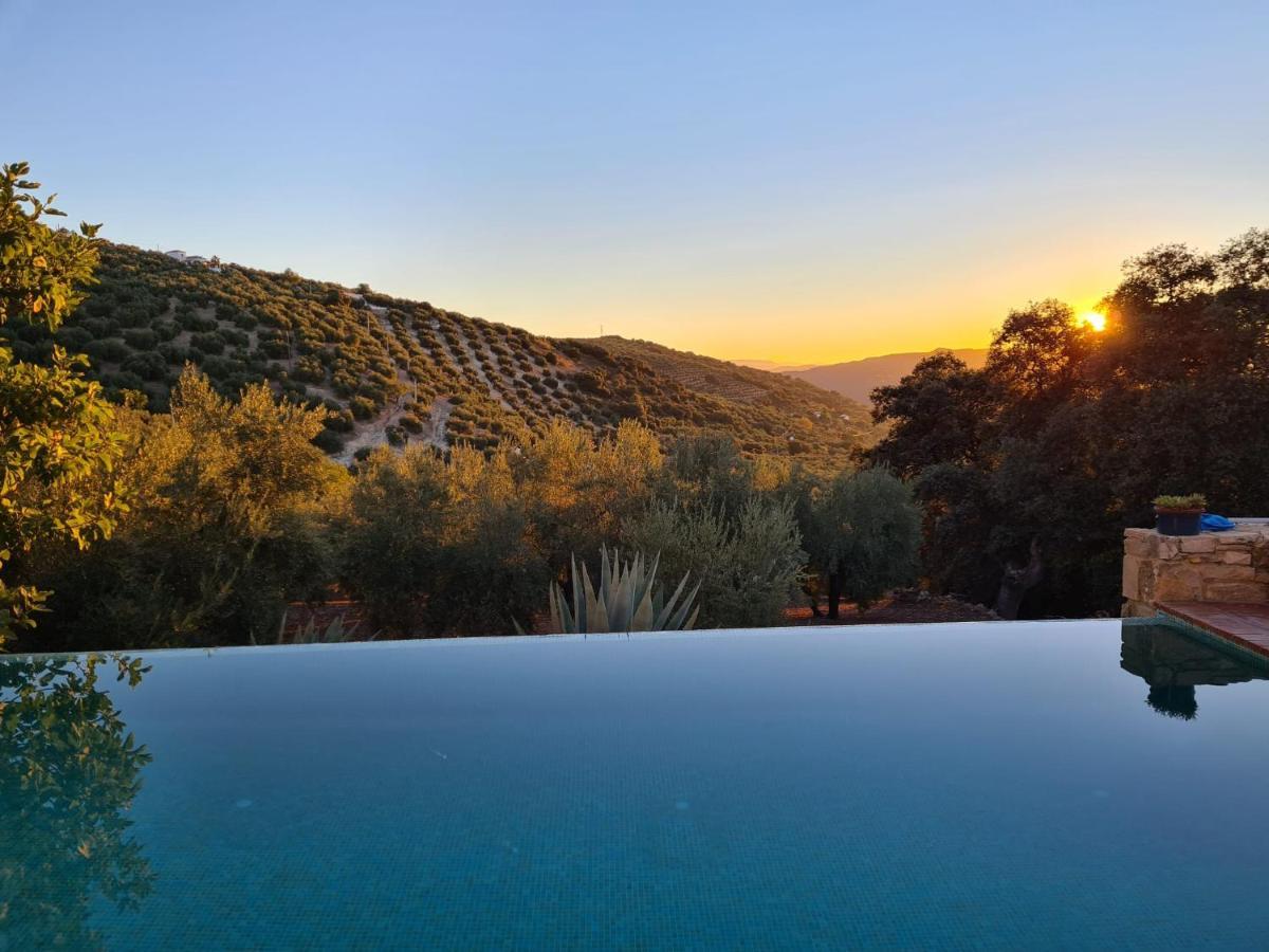 Bed and Breakfast Cortijo La Haza à Iznájar Extérieur photo