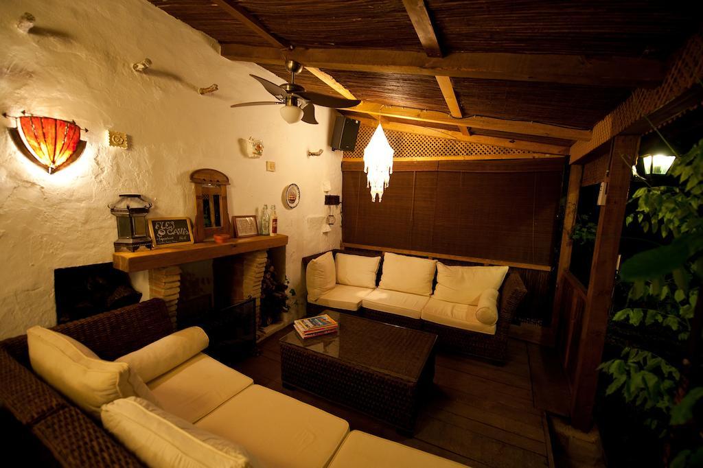Bed and Breakfast Cortijo La Haza à Iznájar Extérieur photo