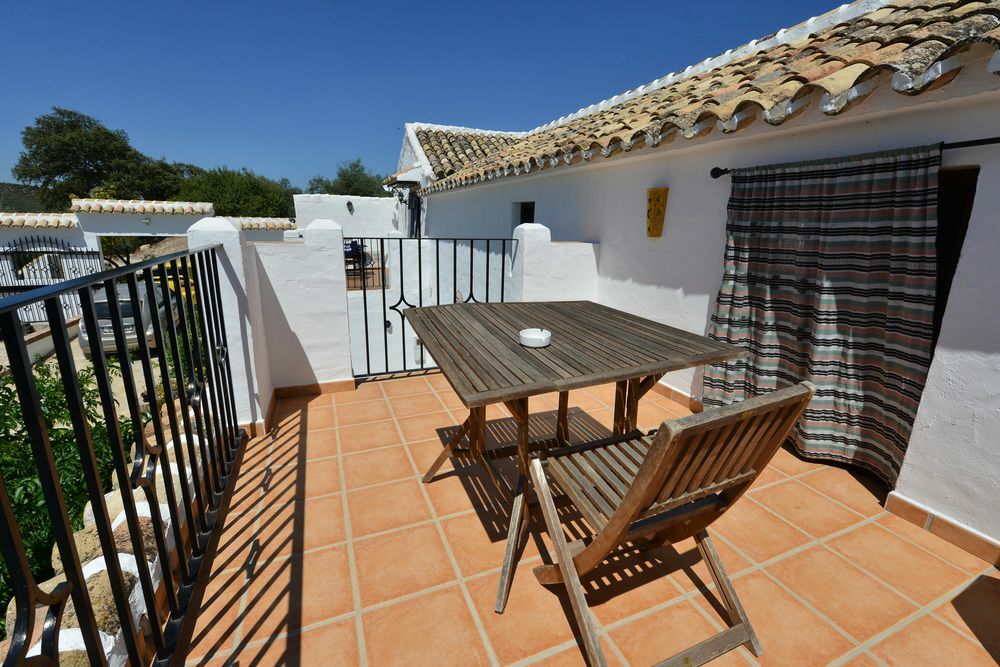 Bed and Breakfast Cortijo La Haza à Iznájar Extérieur photo